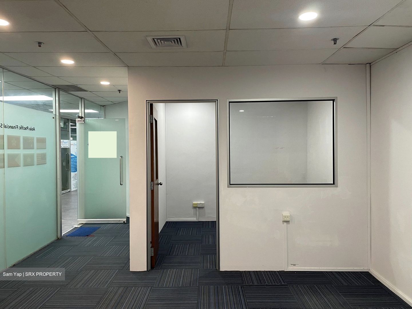 North Bridge Centre (D7), Office #617577461